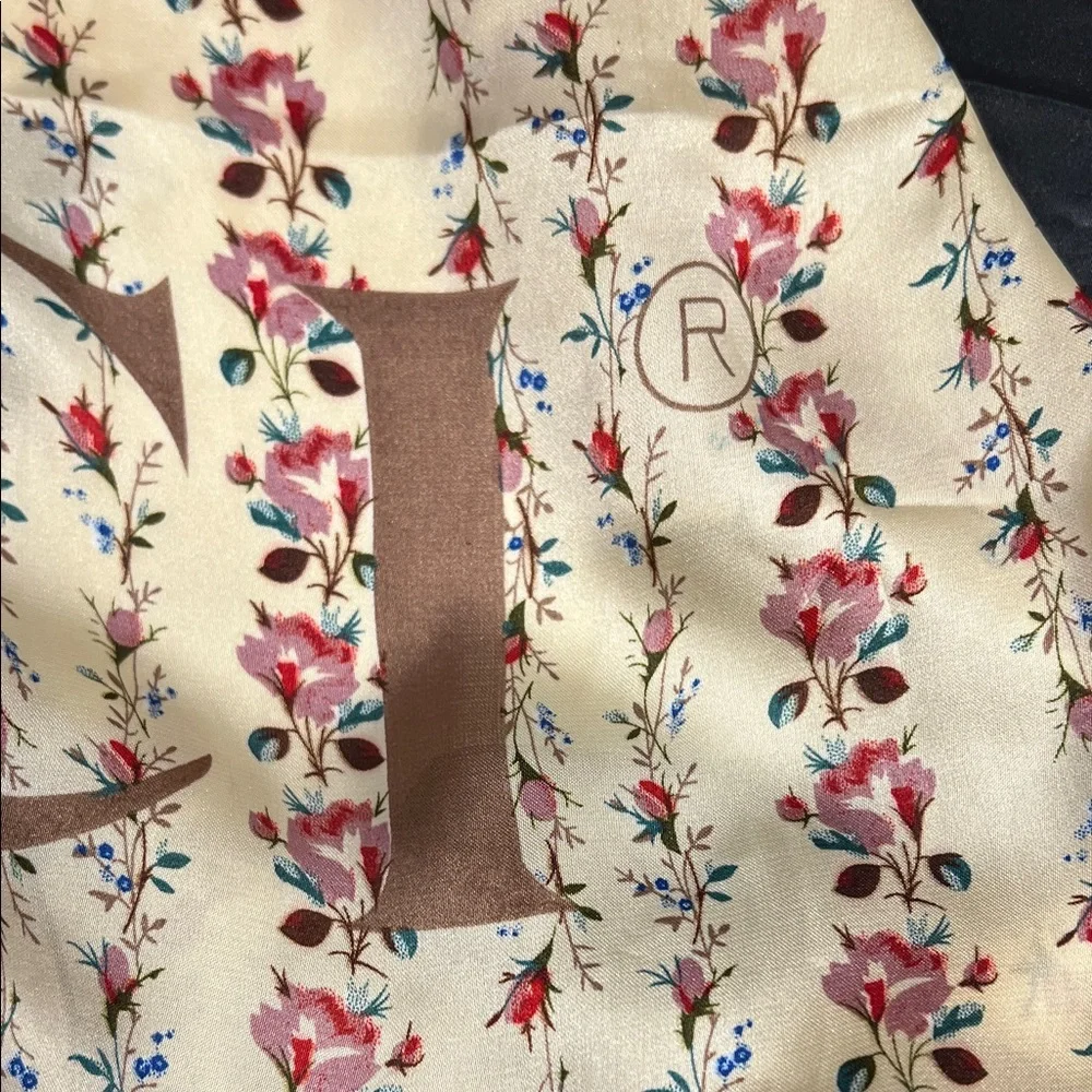 Gucci Floral Silk Scarf with Red and Green Stripe - Picture 3 of 6